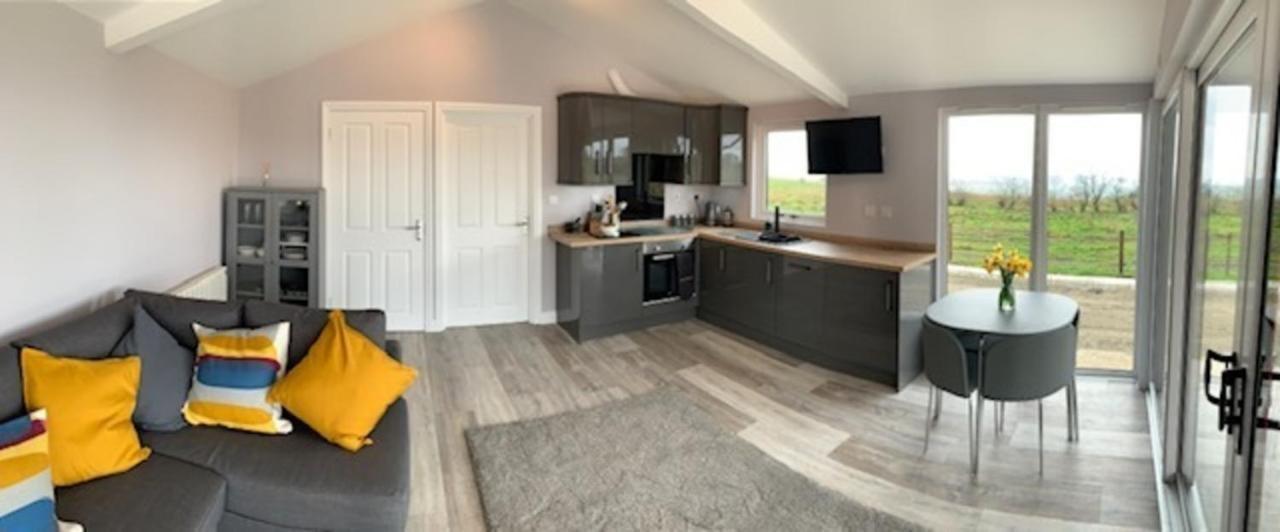 Deerfin Rentals Private Chalet With Hot Tub Ballymena Exteriér fotografie